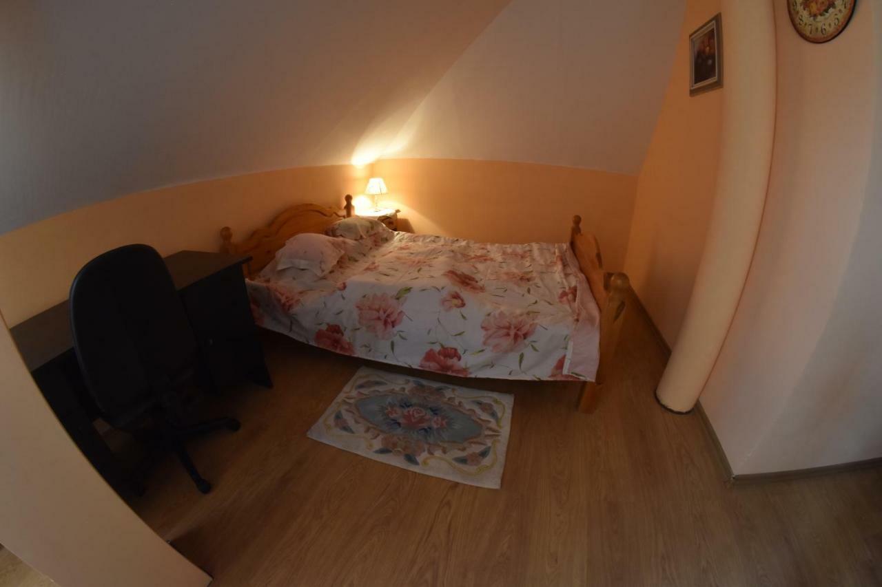 Comfortable House With Garden Manki Экстерьер фото